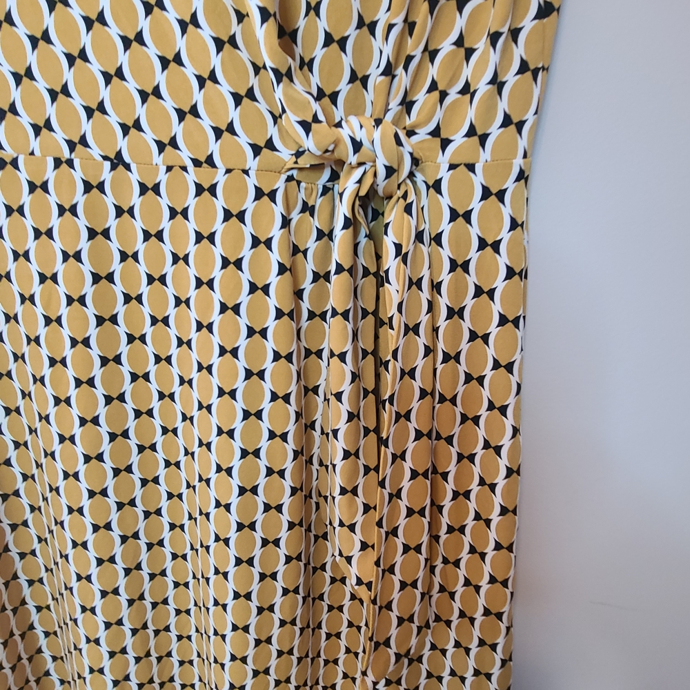 Ann Taylor Factory Faux Wrap Dress | Mustard Yellow Geo Print | Size 6 - Picture 6 of 10